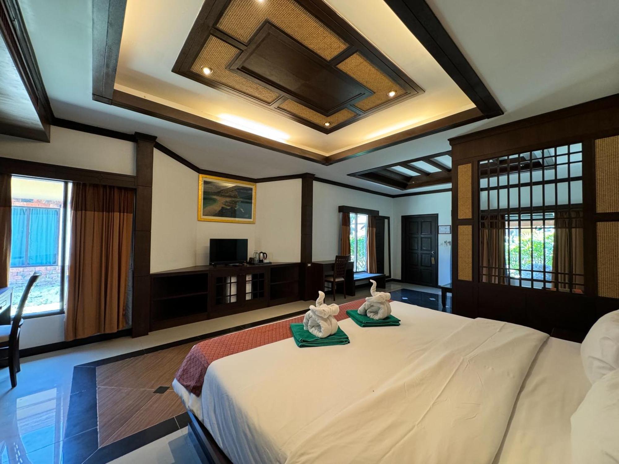 Beach Bungalow At Lanta Resort Koh Lanta Exterior photo