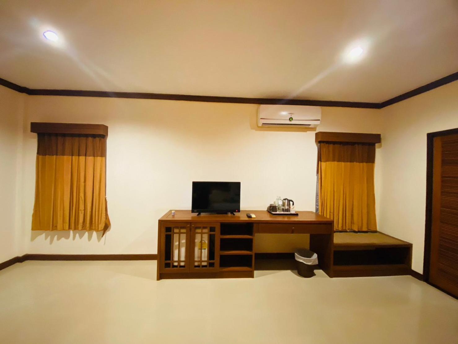 Beach Bungalow At Lanta Resort Koh Lanta Exterior photo